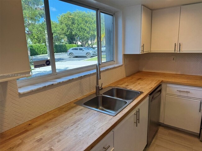 Photo - 16226 SW 92nd Ave