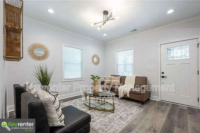 Photo - 872 Beryl St SW