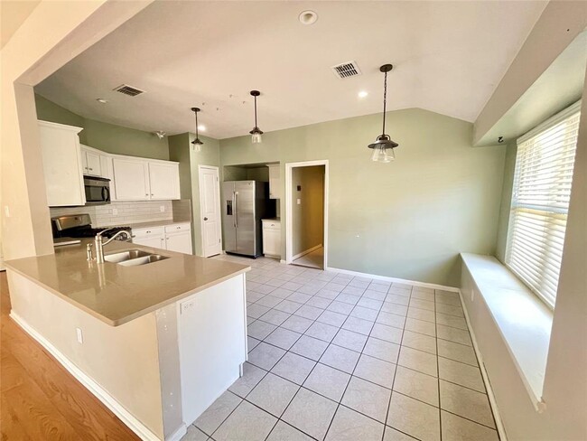 Photo - 7008 Auckland Dr