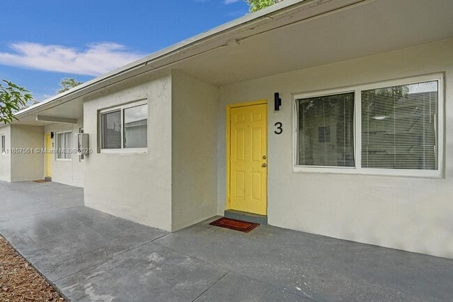 Building Photo - 1210 NW 2nd St Unit 3 Rental