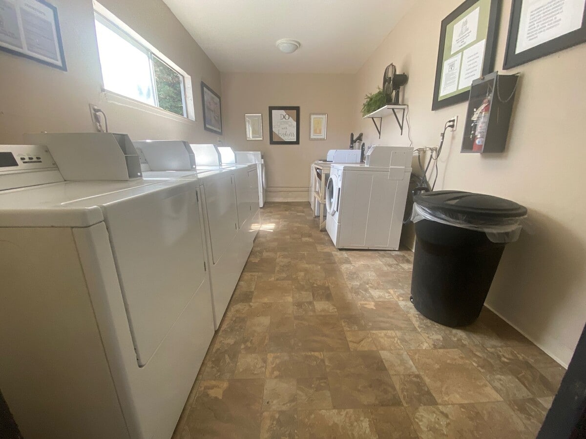 Photo - 2512 Edison Avenue - Oak Plaza