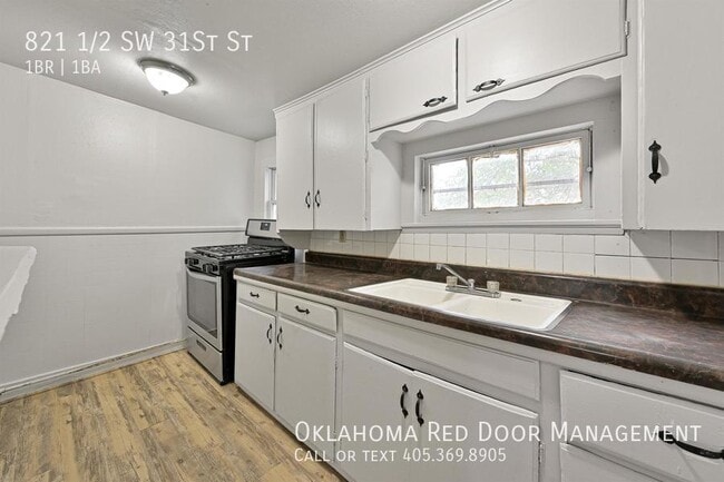 Photo - 821 1/2 SW 31St St-