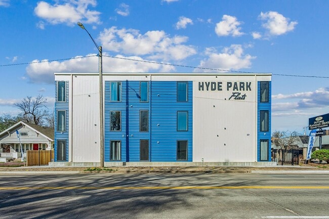 Building Photo - MOVE IN SPECIAL: MOVE IN BY APRIL 1, GET $1000 credit towards rent and/or monthly fees! Unit 206