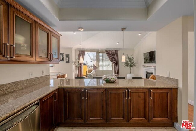 Photo - 10617 Eastborne Ave Unidad PH2