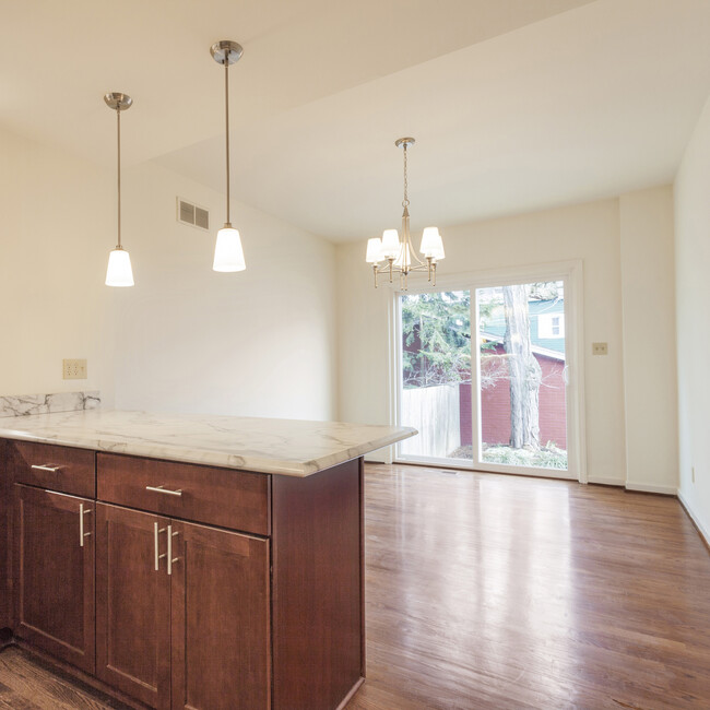 Building Photo - 333 Denniston St Rental