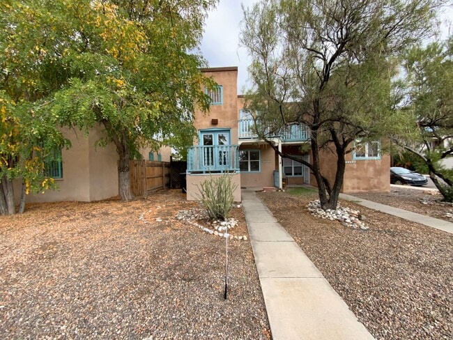 Building Photo - 3 Bedroom Townhome Available Near Albuquer...