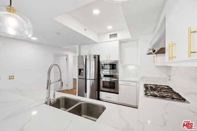 Photo - 311 S Gramercy Pl Unit 303