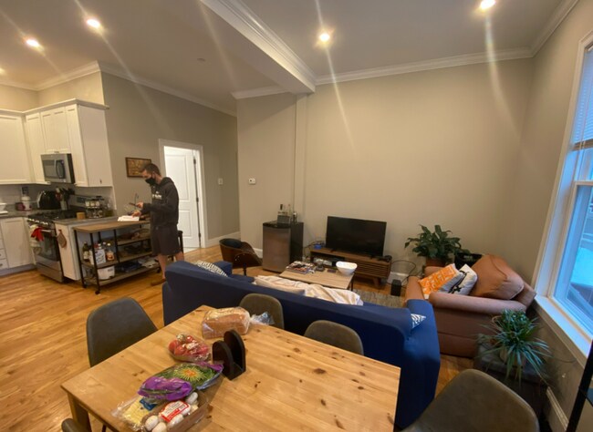 Photo - 183 River St