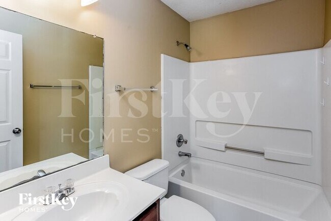 Photo - 6578 Bentley Cove