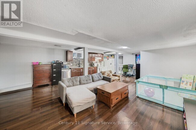 Photo - 144 Voltarie Cres