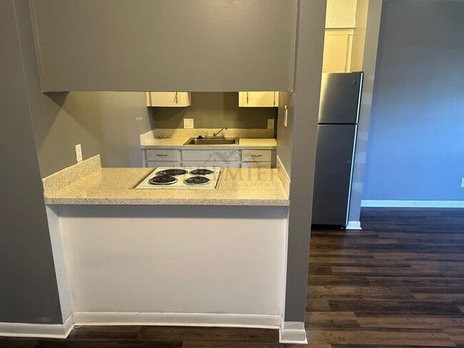 Photo - Updated 1 bed / 1 bath apartment - 60 West...