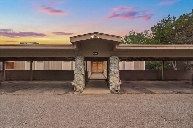 Building Photo - 893 Cliffs Dr Unit 107