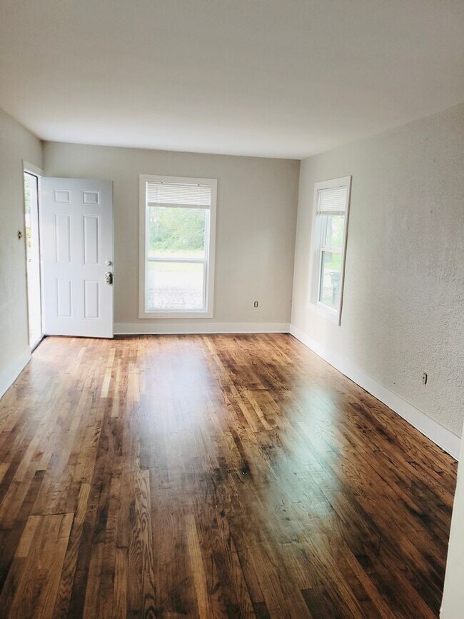 Photo - 4958 Bradley St