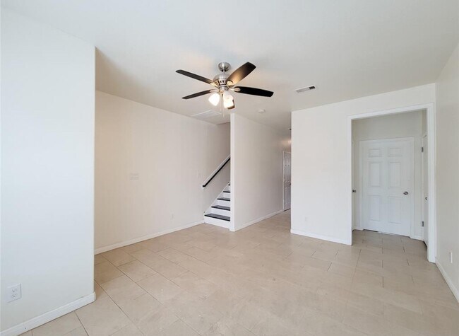 Photo - 6805 Larkstone St