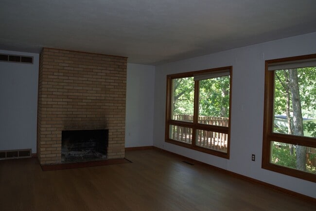 Photo - Marvelous 4 Bed 2.5 Bath House In Quarry H...