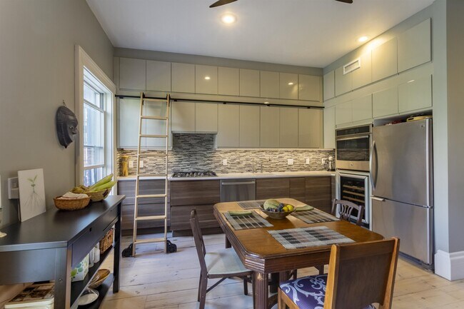 Photo - 154 Sussex St Unit 2