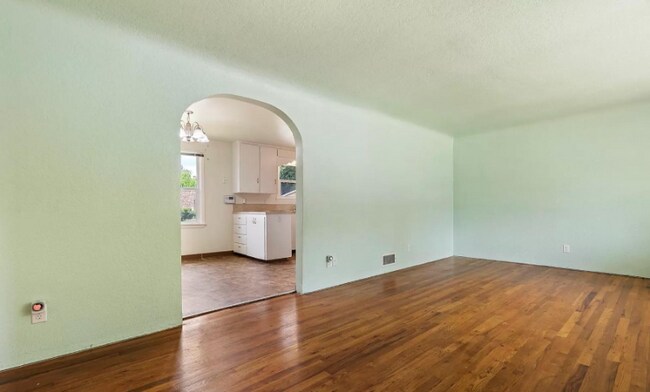 Photo - 4912 W Albion St