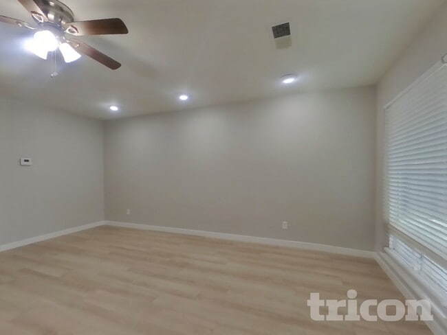 Photo - 126 Frost Dr