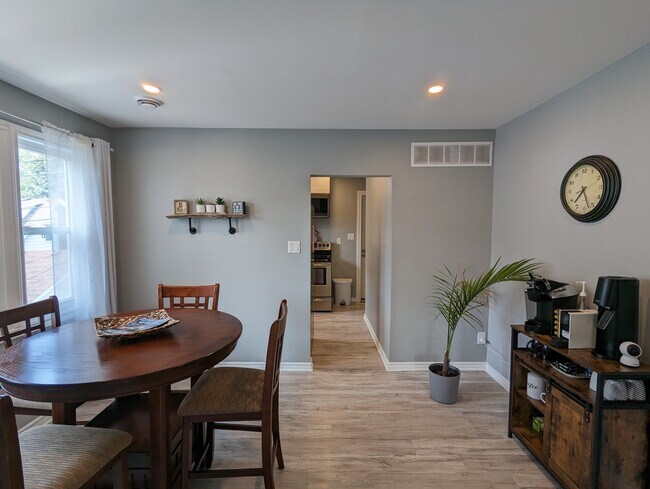 Photo - 1542 York St Unit Upper (1)