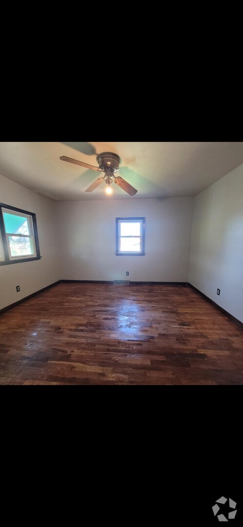 Building Photo - $795- 2 bed 1 bath - Single Family Home