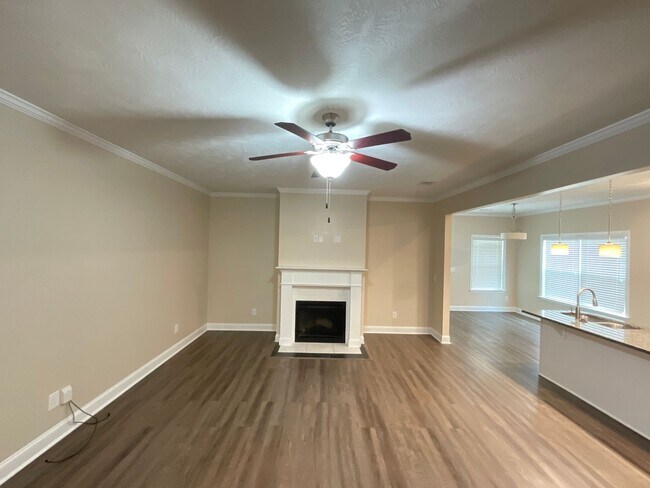 Photo - ****Rent Special***** 50% off the first re...