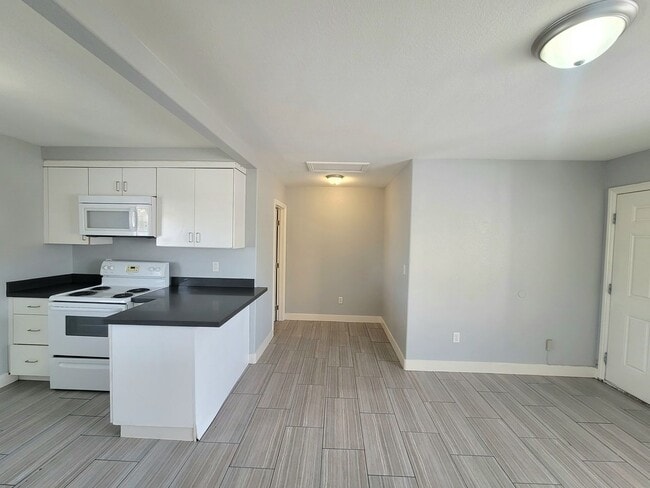 Building Photo - 224 N 13th St Unit C