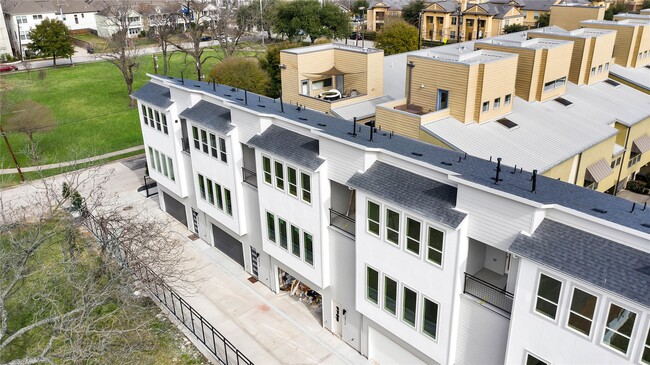 Photo - 2916 Cline St