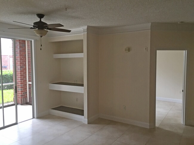 Photo - 8300 Elm Park Dr Unidad 7111