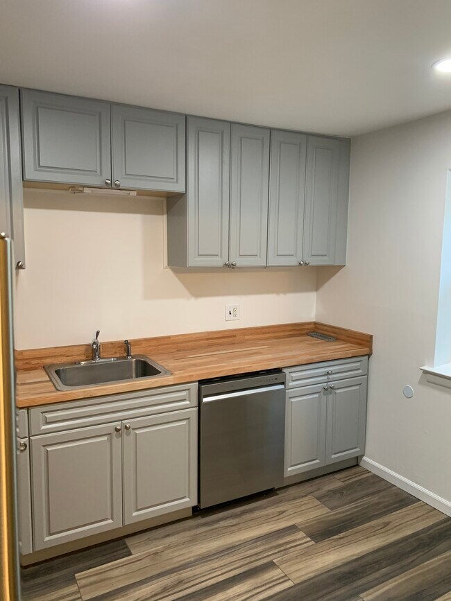 Photo - 4000 Gypsy Ln Unit 420