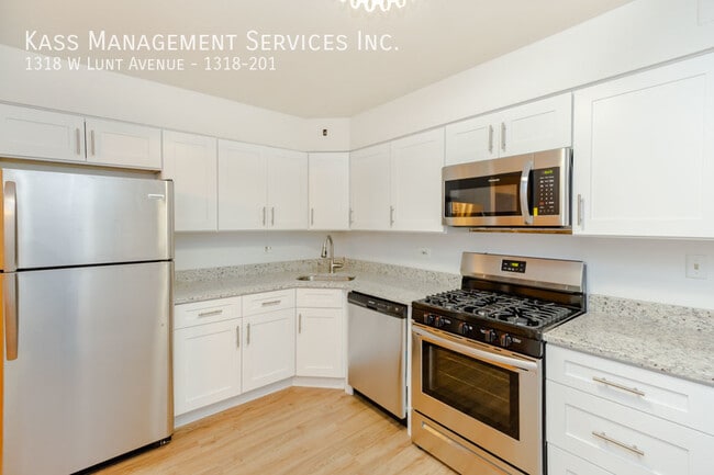 Building Photo - 1318 W Lunt Ave Unit 1318-201 Rental