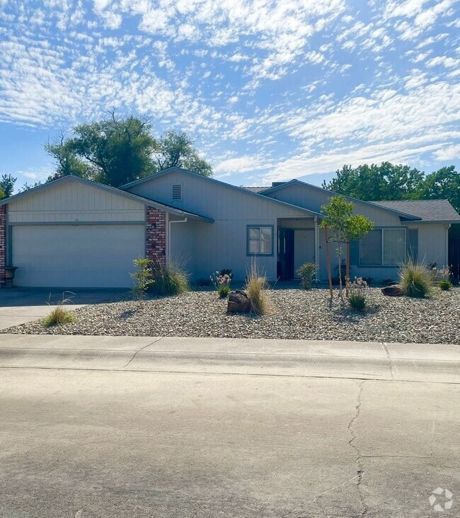 Building Photo - Live in W. Redding!! Rental