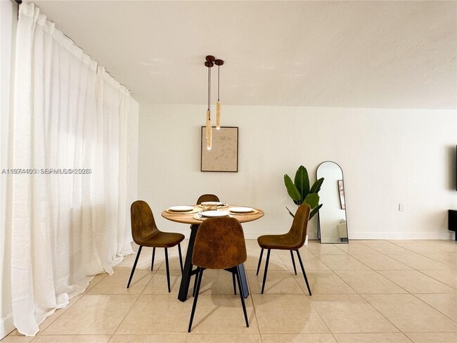 Photo - 1631 NE 114th St Unidad 106