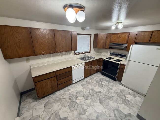 Building Photo - 533 Price St Unit 2