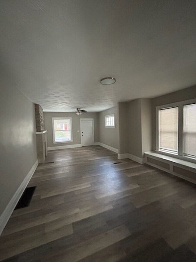 Photo - 1378-1380 Hamlet (Park) Unit 1378 Hamlet