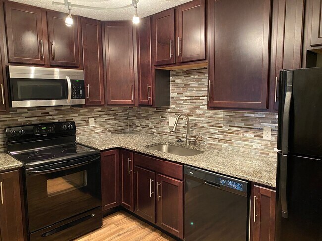 Brentwood Forest Condo For Rent!! Renovate... - Brentwood Forest Condo For Rent!! Renovate...