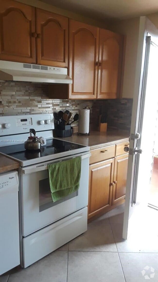 Building Photo - 2950 NW 46th Ave Unit 101A Rental