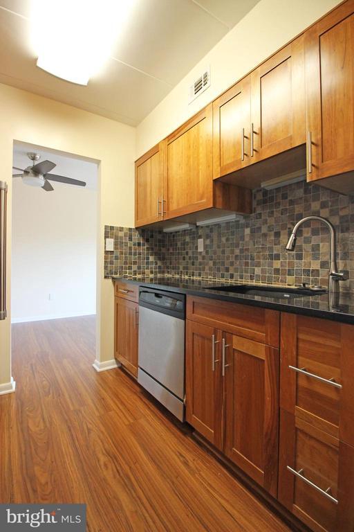 Building Photo - 200 Locust St SE Unit 405