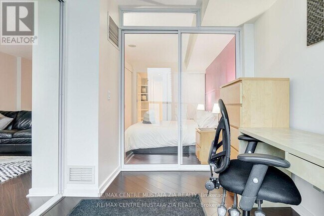 Photo - 208 Queens Quay W Unité 1204