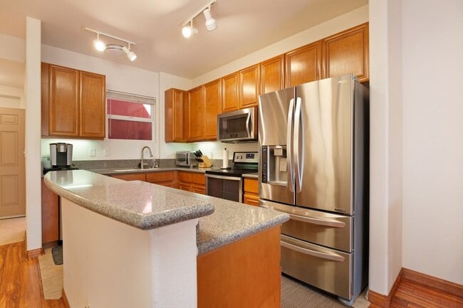 Building Photo - Furnished 2 bedroom with flex office space near Convention Center Downtown! Unit 413