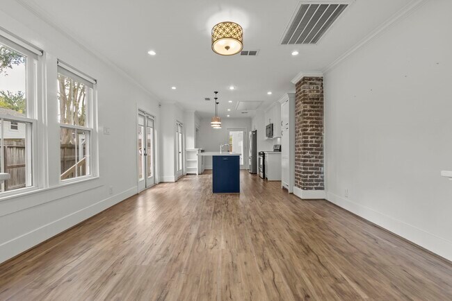 Photo - 724 E 21st St House