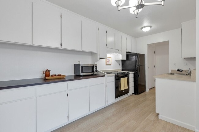 Photo - 955 Shorepoint Ct