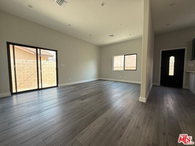 Building Photo - 6222 Bakman Ave Rental