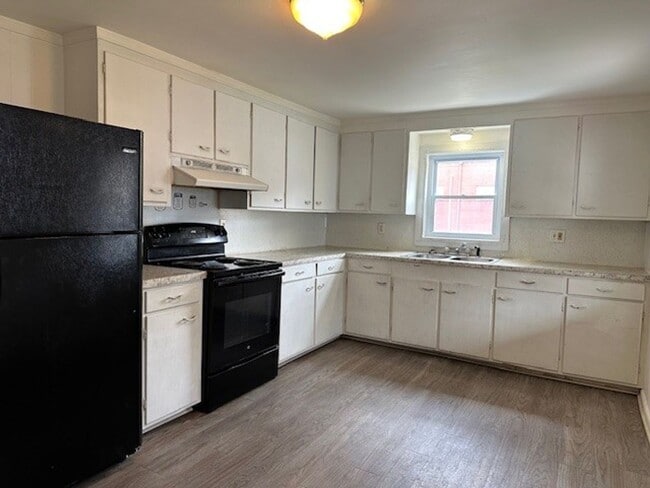Photo - 746 Maple St Unit 1