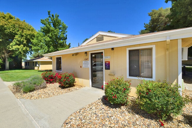 Photo - Ontario Manor