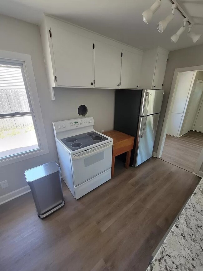 Photo - 1675 Fuller Ave NE