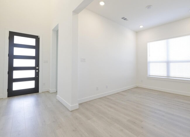 Photo - 26934 Putnam Bnd Ln