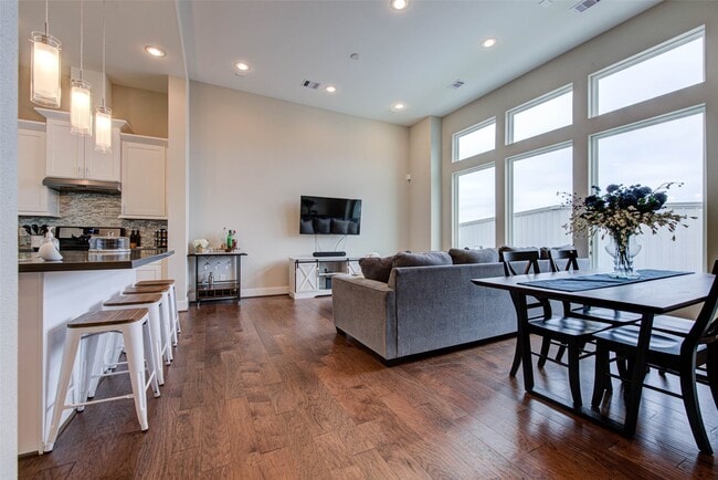 6009 Gardendale Dr