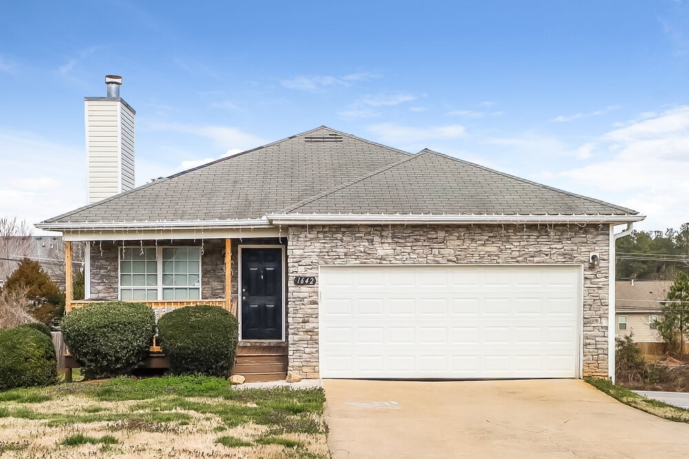 Photo - 1642 Boxcar Pl NE