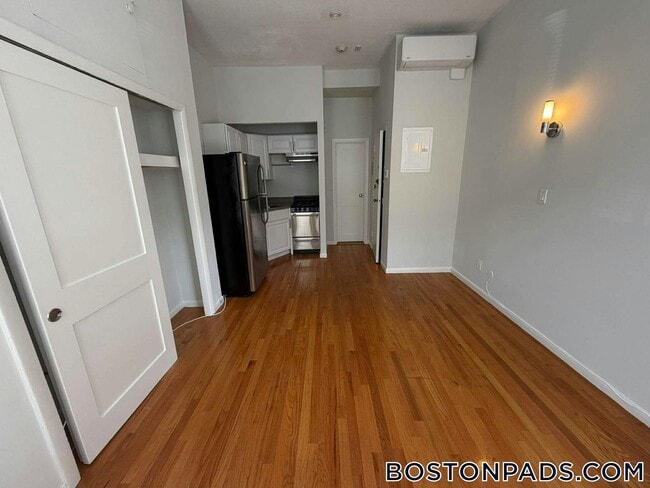 Photo - 179 St Botolph St Unit 4