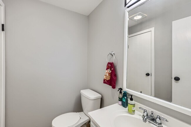 Photo - 62 N Newark St